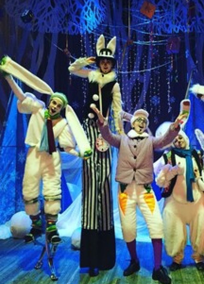 Новогоднее представление "Ушастая сказка про необычного зайца"